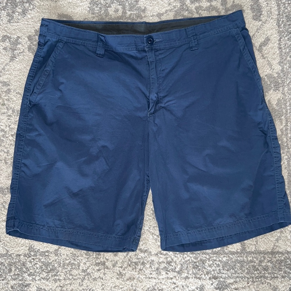 Columbia Modern Classic Fit Navy Blue Shorts size 38